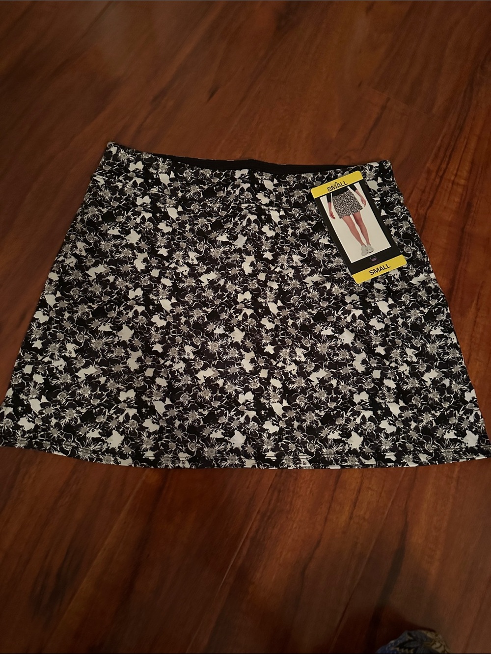 🆕 Colorado Tranquility Clothing Black & White Floral Women Skort.